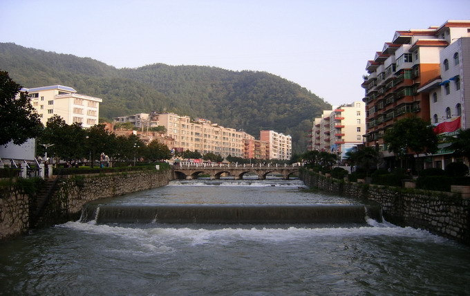 三板橋村(雲南省彝族自治縣仁德鎮三板橋村)