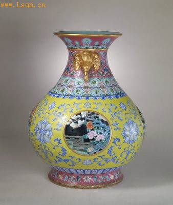故宮陶瓷館展出的轉心瓶