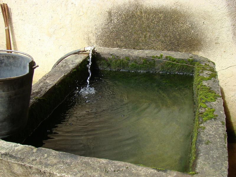 芹菜塘窩坦元自然村家庭自來水池