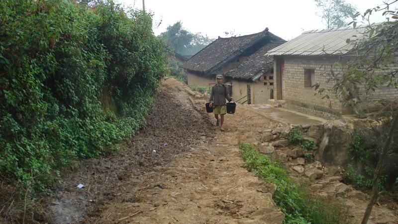 雲南省鎮康縣勐捧鎮蒿子壩村村內道路