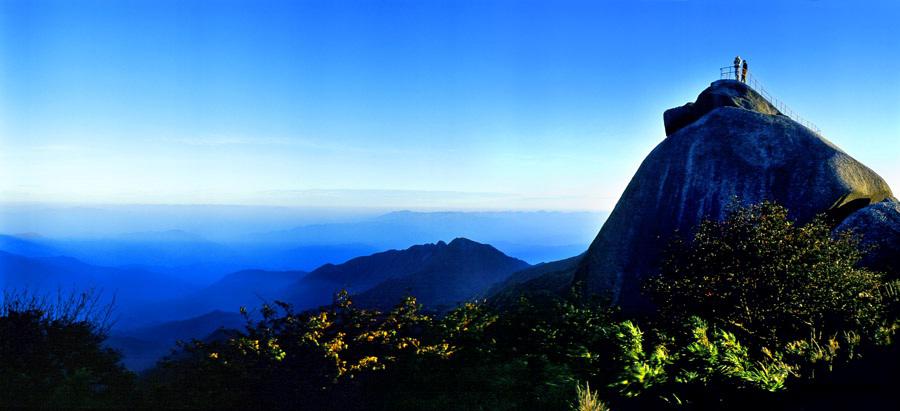 山高人為峰