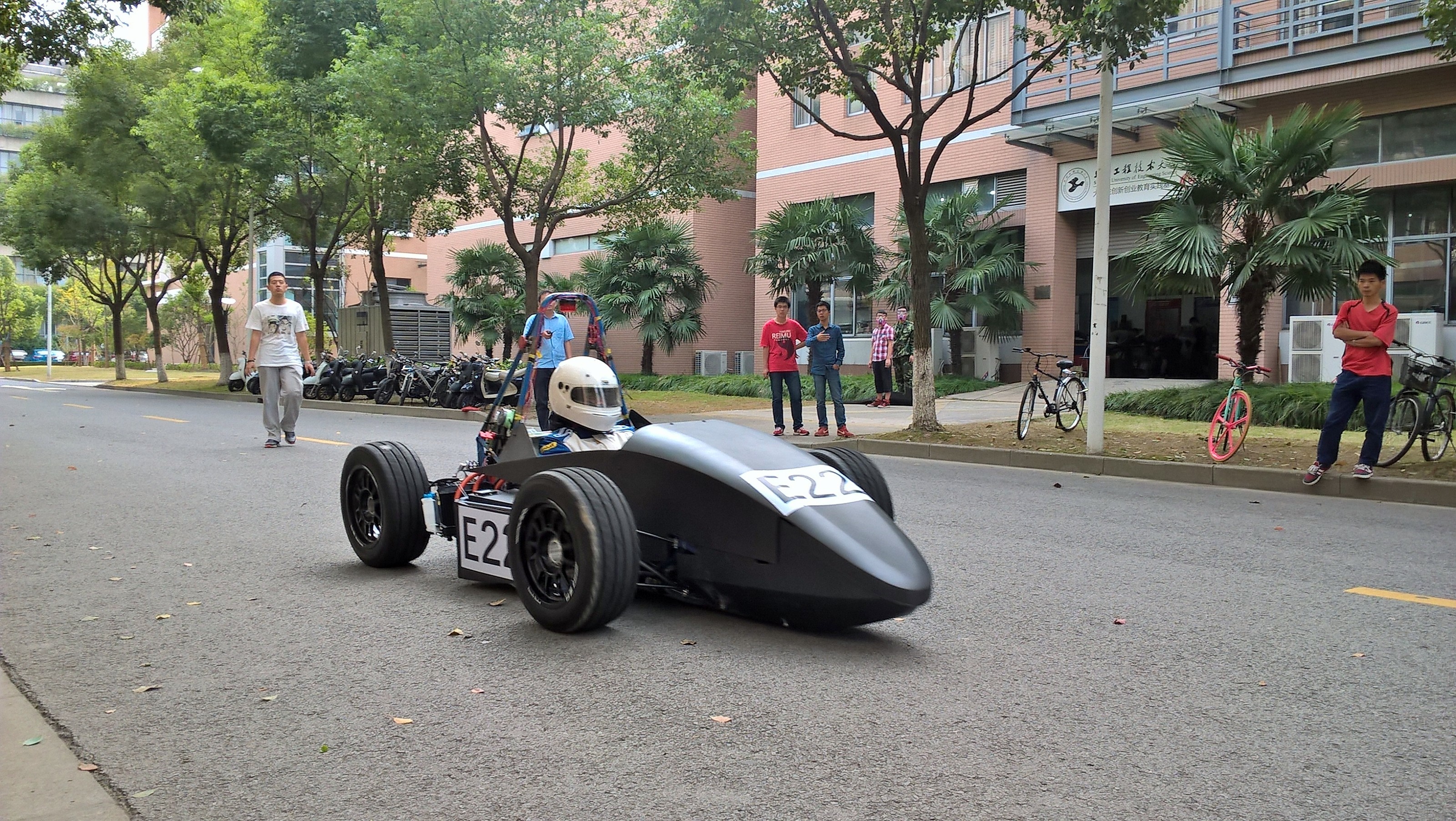 上海工程技術大學銳獅電動方程式車隊