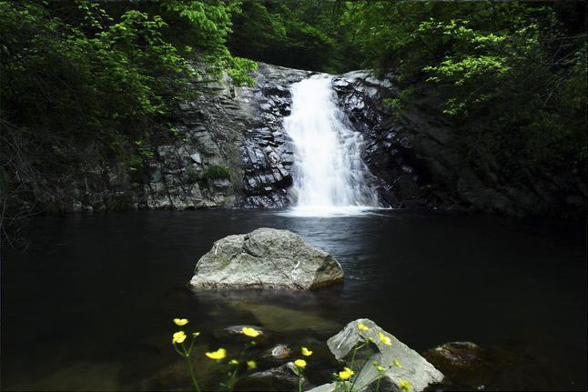 大別山主峰龍井峽