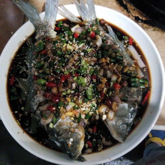 江湖菜涼拌鯽魚