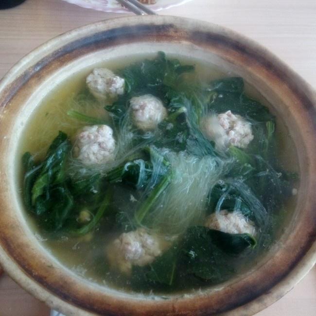 砂鍋菠菜丸子冬粉湯