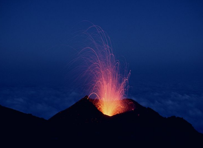 潛火山地震