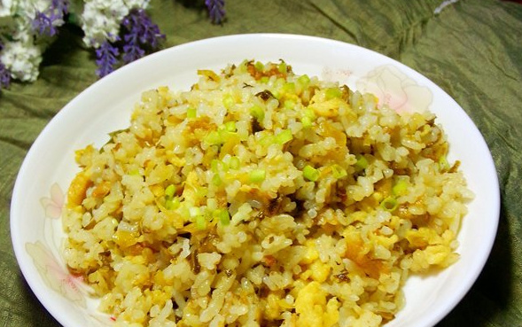 雞蛋生菜絲炒飯