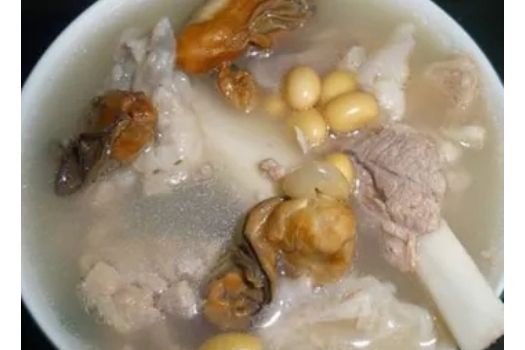 黃豆蚝豉豬肘湯