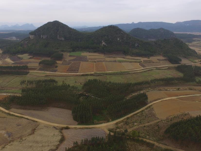 香山(廣西壯族自治區來賓市興賓區遷江鎮香山)