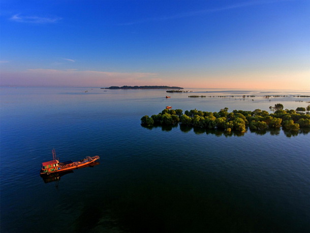 水天浩渺洞庭湖