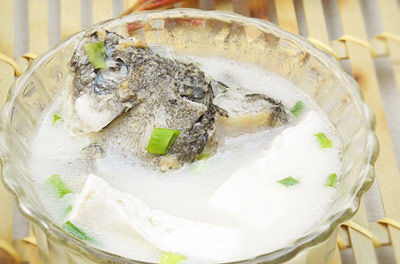 鯽魚頭豆腐湯