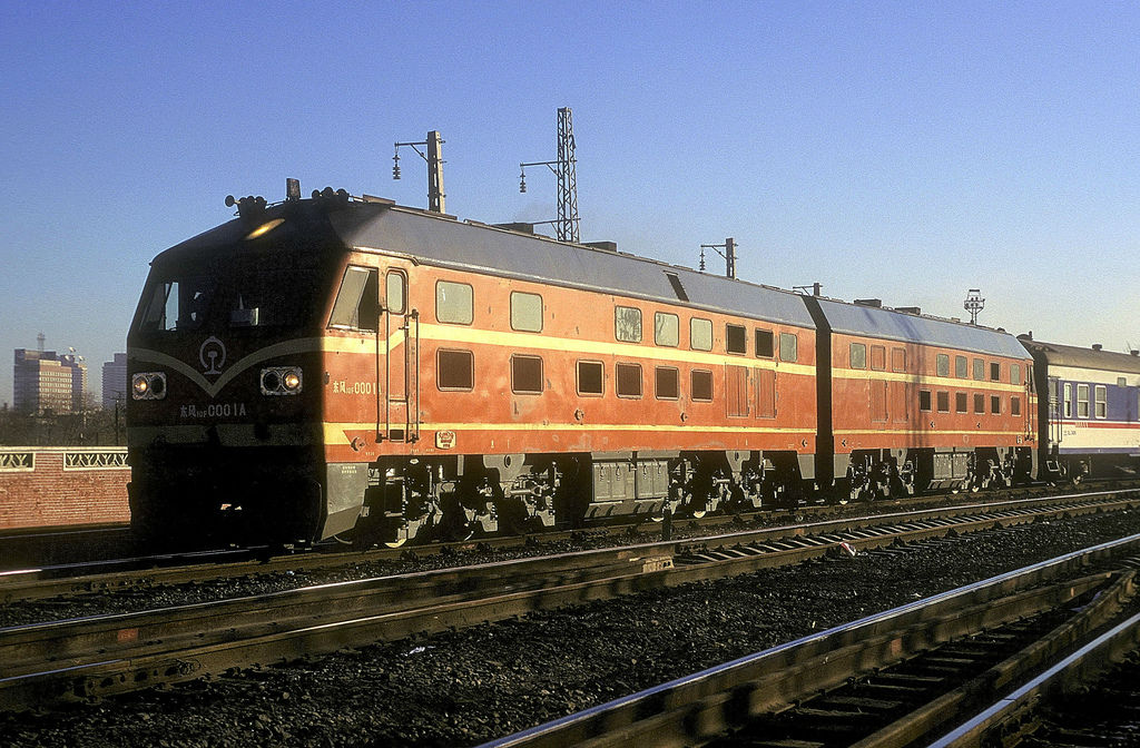 東風10F型內燃機車