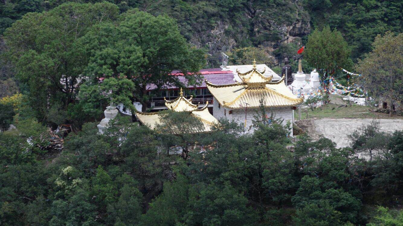 四川甘孜州蓮花山寺