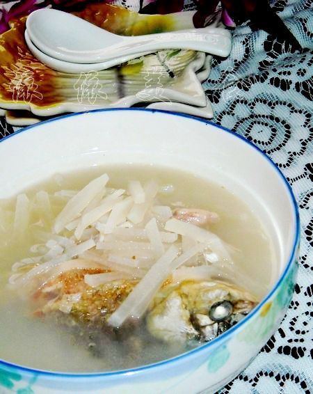 鮮辣蘿蔔絲鯽魚湯