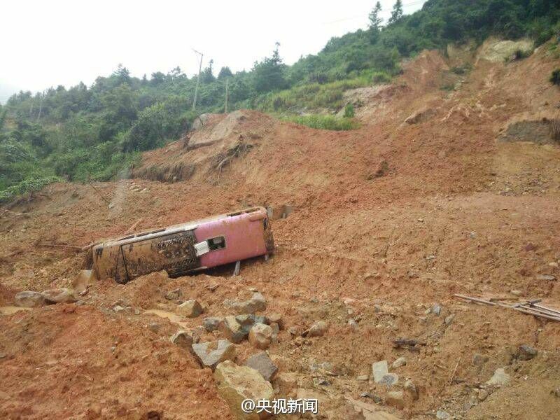 8·13台灣一旅遊團大巴在福建遭山體滑坡