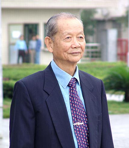 張才雄(亞東水泥集團董事長)