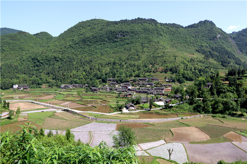 岩壩村