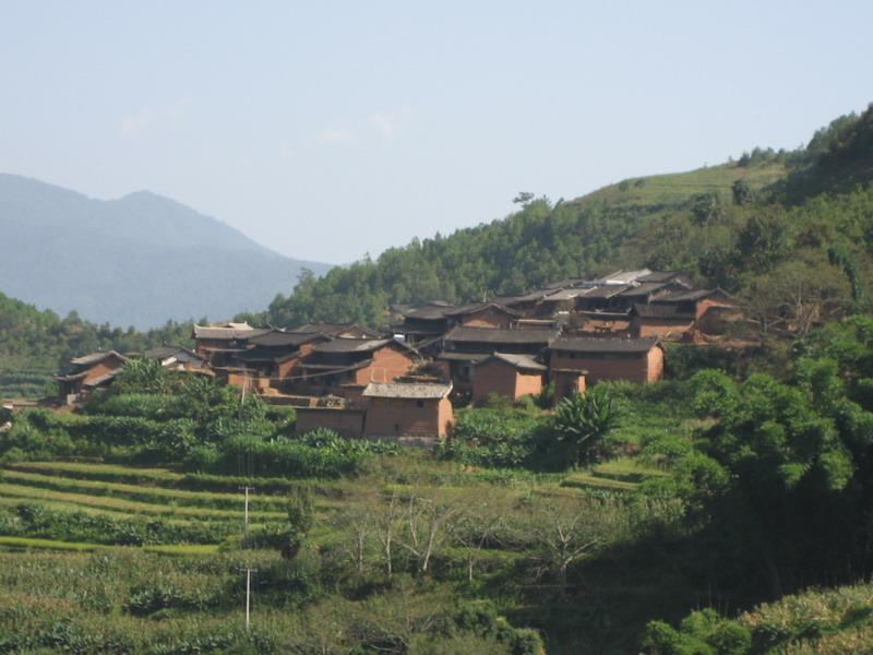 大龍潭村(雲南省楚雄市大地基鄉水卷槽村委會)