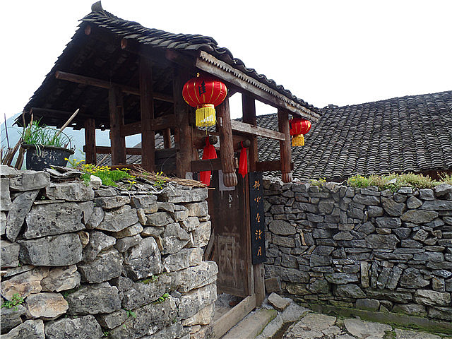 龍潭村(湖北宜昌市夷陵區鴉鵲嶺鎮龍潭村)