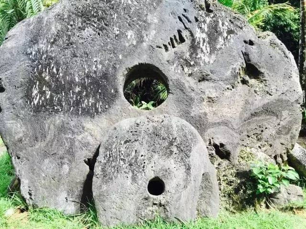 雅浦島石幣