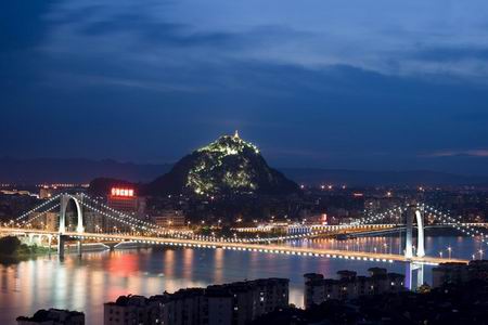 鵝山飛瀑”夜景