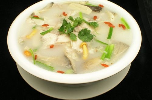 金針菇木耳魚湯