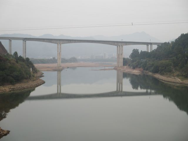 梅大高速公路跨河橋樑