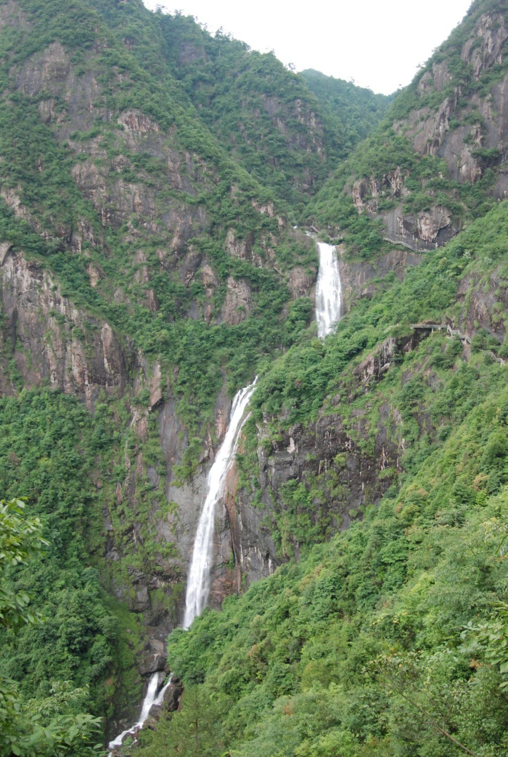 神龍谷瀑布及棧道