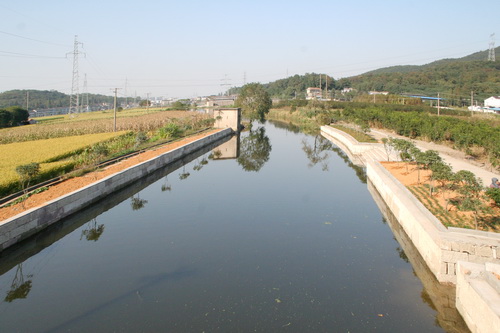 鑑湖鎮