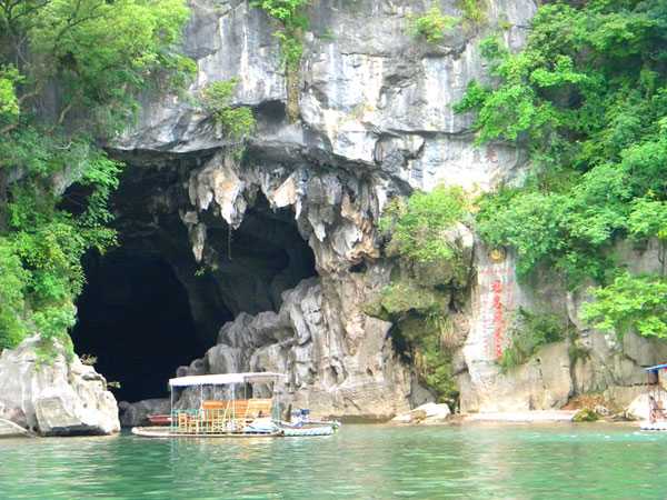 桂林草坪冠岩