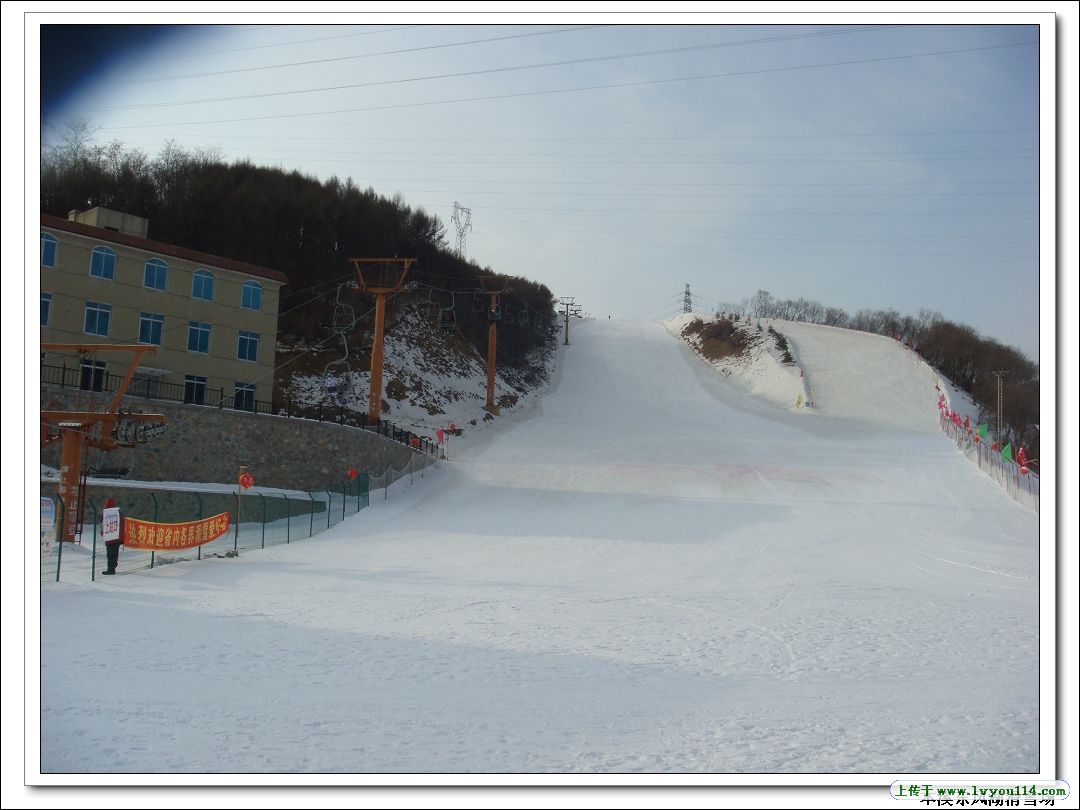 東風湖滑雪場