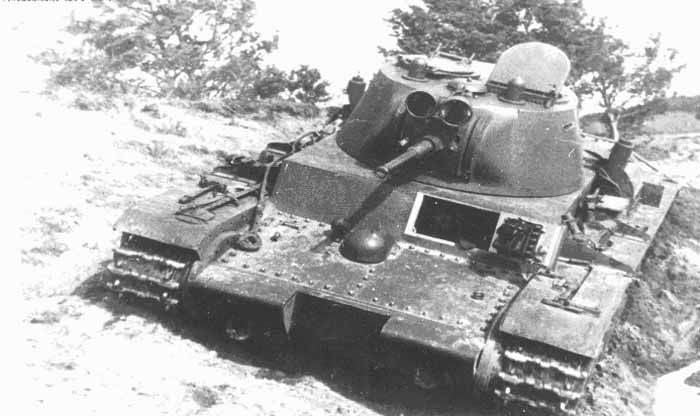 T-46-5裝備有一門45毫米主炮以及較厚的前裝甲