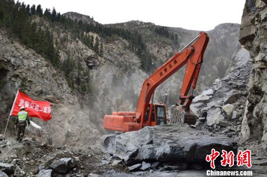 5.12川藏公路然烏溝段山體塌方事故