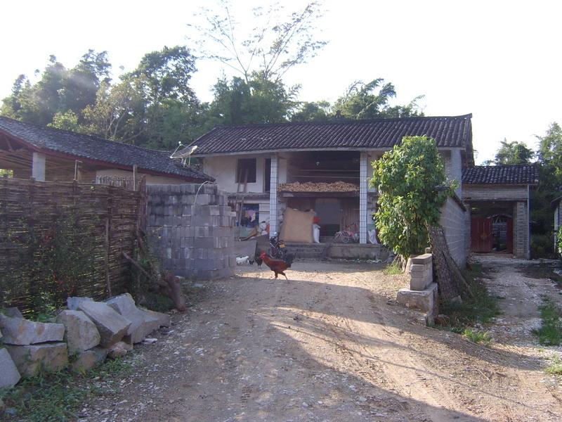 賀費自然村(雲南省盈江縣弄璋鎮下轄村)