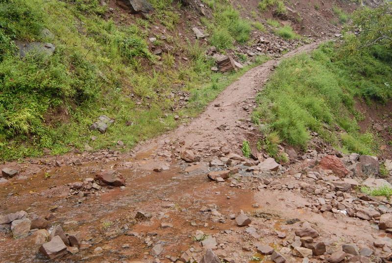 永勝縣片角鄉紅光村委會麥地村進村道路