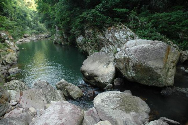 江門岑洞峽谷漂流旅遊區