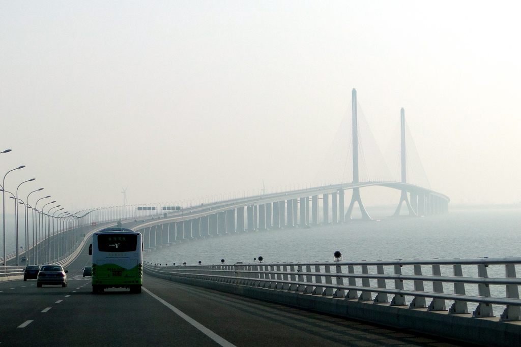 陳鳳線（陳家鎮（長江大橋）⇌長興島汽車站）通過上海長江大橋