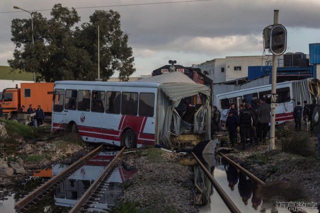 11·29坦尚尼亞公車與火車相撞事故