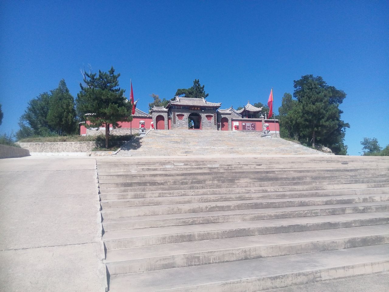 朝陽寺村(遼寧省朝陽市北票市上園鎮朝陽寺村)