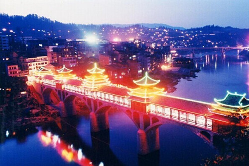 錦屏風雨橋