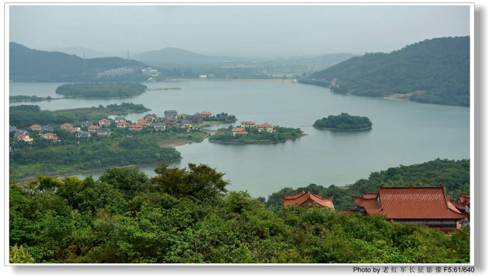 在觀音閣憑欄向東北俯瞰香泉湖（戎橋水庫）