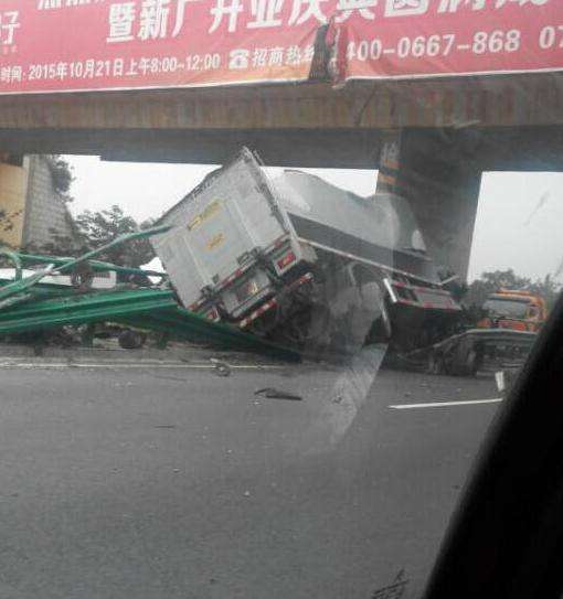 10·26湖南常德常長高速運鈔車墜橋事件