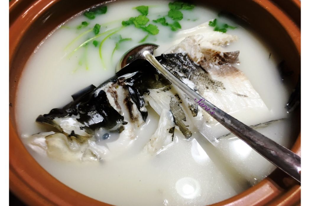 芡實蓮米魚頭湯