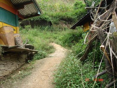 瑪表自然村的村道路情況