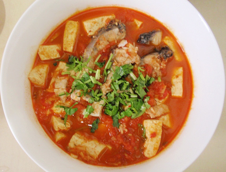 草魚番茄豆腐湯