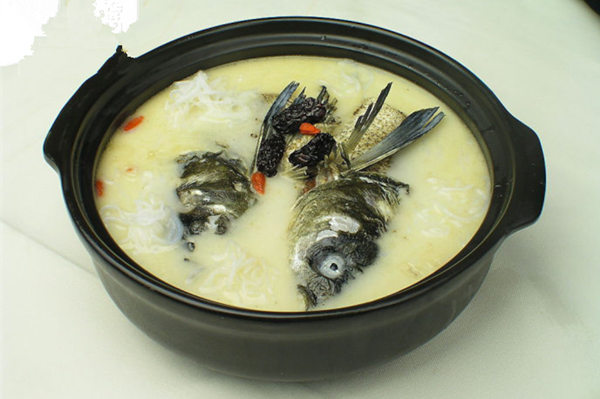 鮮奶鯽魚湯