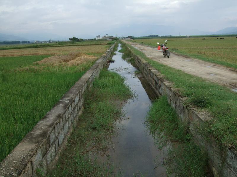 油松嶺村