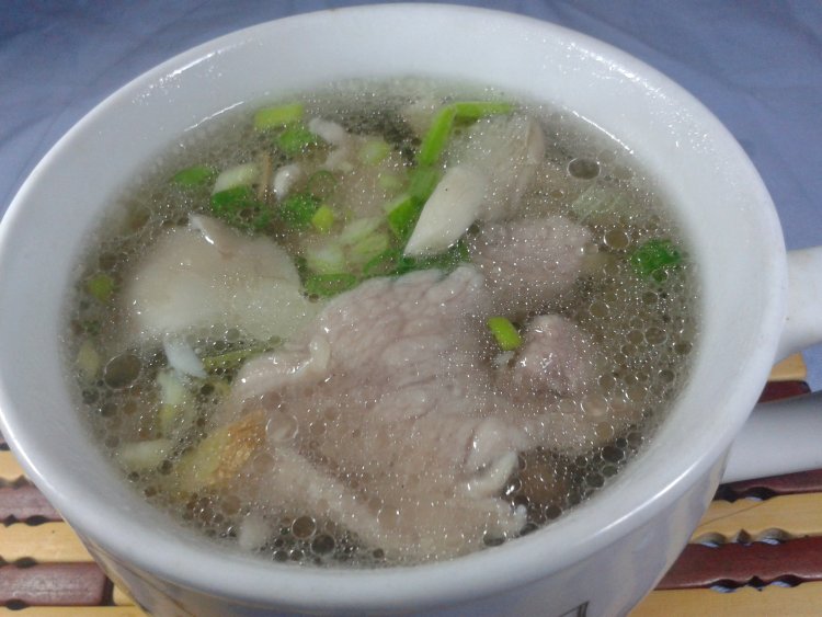 蘑菇肉片湯