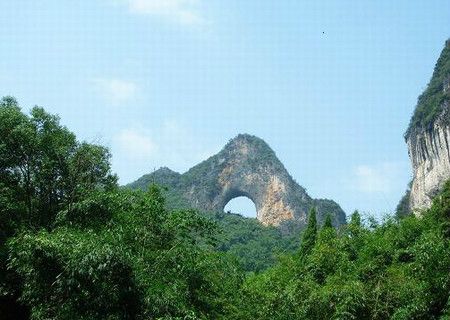 月亮田村(雲南富源縣大河鎮下轄村)