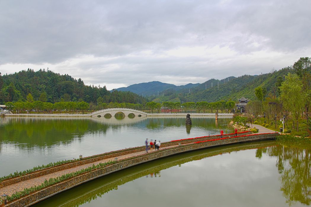 龍陵龍山湖